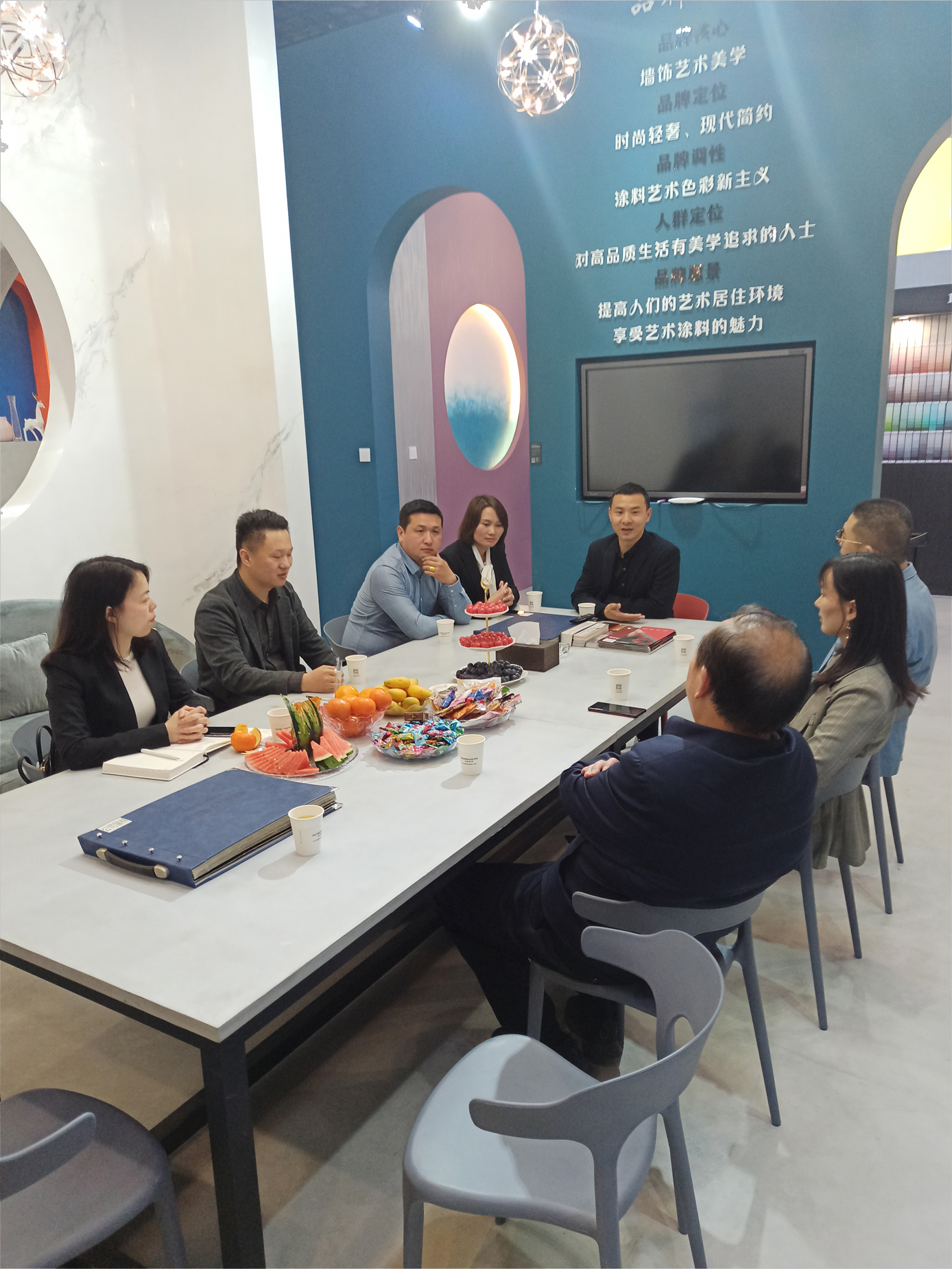 向涟源商会领导介绍企业发展 向涟源商会领导介绍企业发展