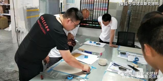 大师级墙艺师傅手把手教 大师级墙艺师傅手把手教